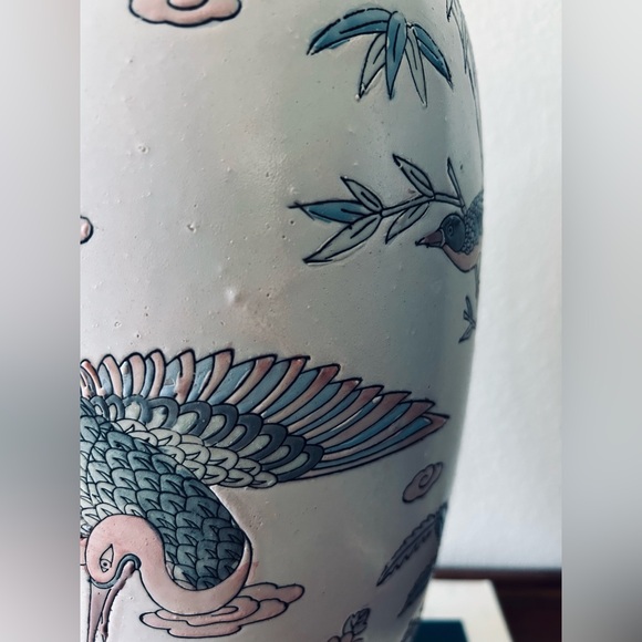 Late 20th Century Large Chinoiserie Vase With Birds in Lotus Pond and Bamboo - Picture 4 of 7